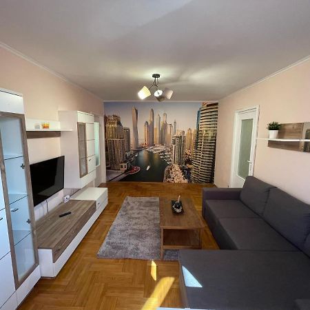 Soho Apartment Fagaras - 1 Bedroom & Extensible Couch Kültér fotó
