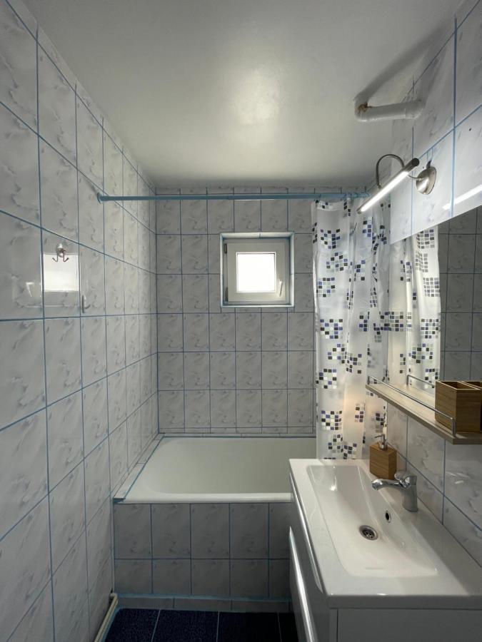 Soho Apartment Fagaras - 1 Bedroom & Extensible Couch Kültér fotó