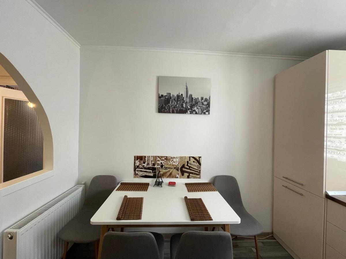 Soho Apartment Fagaras - 1 Bedroom & Extensible Couch Kültér fotó